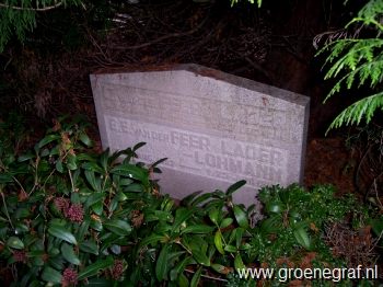 Grafmonument grafsteen Christiaan van der Feer Lader