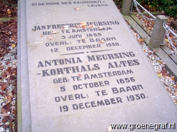 Grafmonument grafsteen Antonia  Korthals Altes