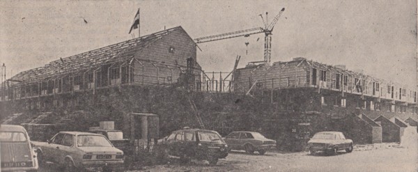 De bouw van woningen aan de Dovenetelhof in Baarn
