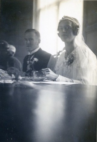 Foto  Johannes van den Brakel en Elisabeth Francisca Johanna Scheel trouwfoto