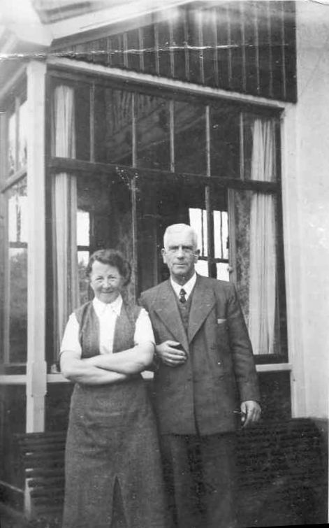 Foto  Wilhelmina Hallebeek en Thomas Henricus Marie Terwee