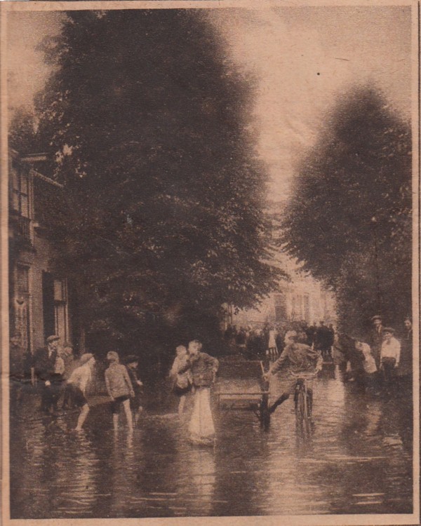 Foto  Wateroverlast in Baarn in 1918