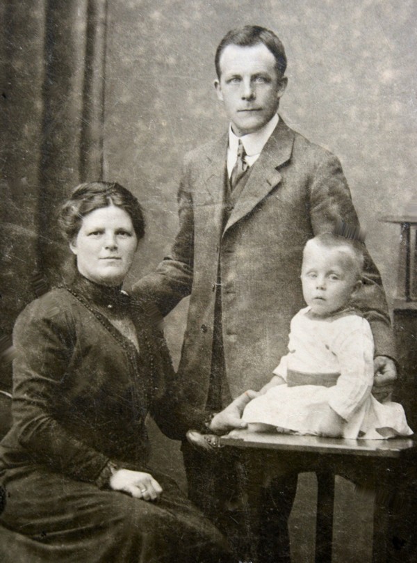 Foto  Cornelia Lodder en Gijsbert Hornsveld met zoon Jan Hornsveld