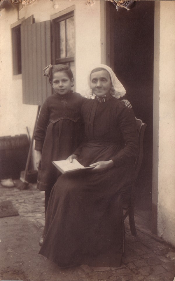Foto  Margaretha Wiss en Grietje Smienk